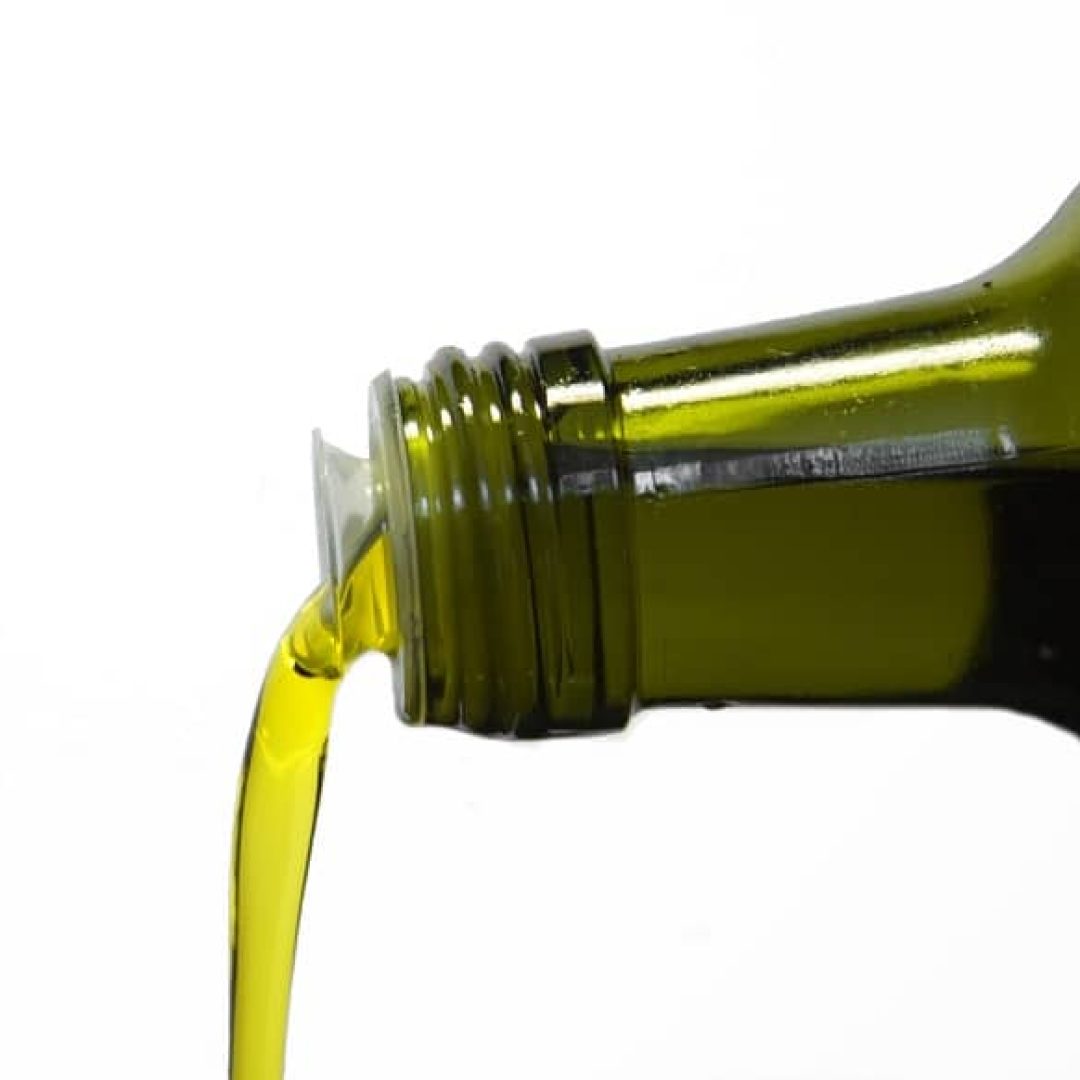 Olive-oil-pouring-from-bottle-side
